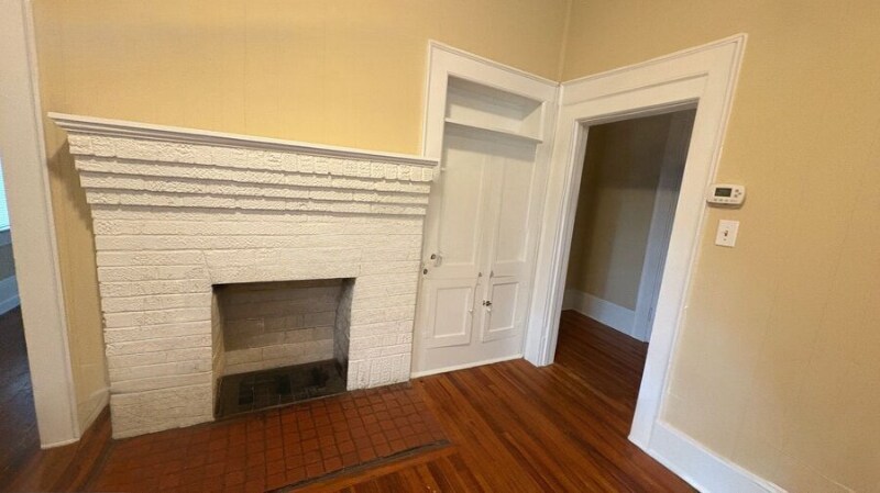 Building Photo - 834 5th Ave W