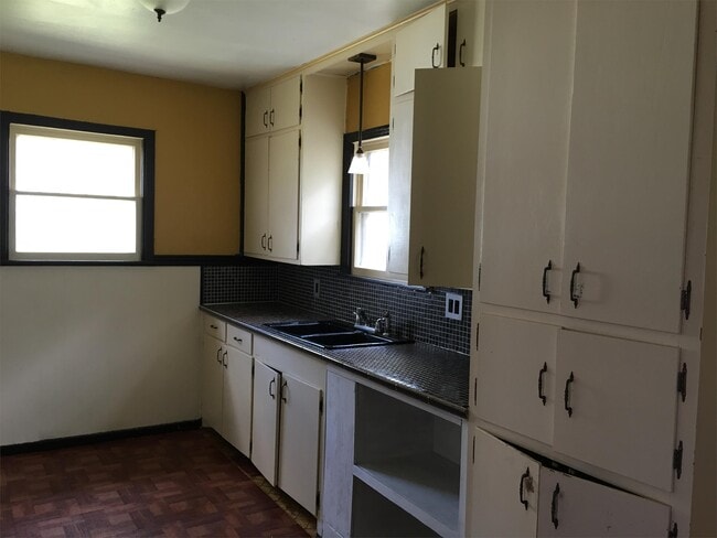 Building Photo - 1409 W San Antonio St