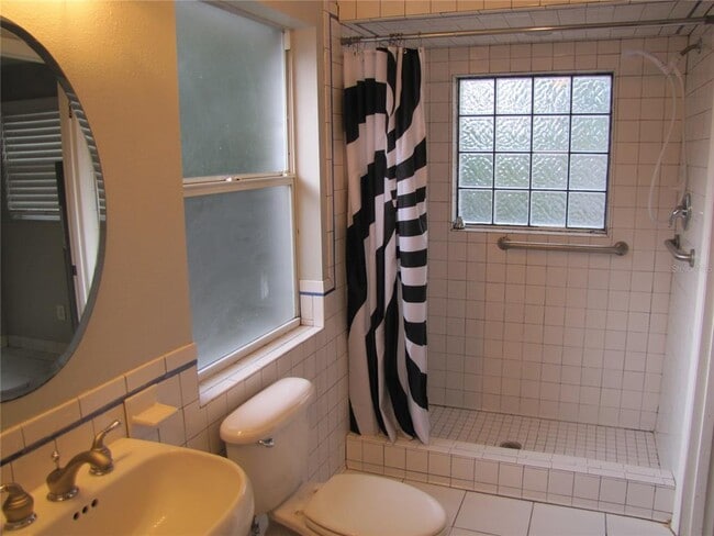 Building Photo - 7807 N Matanzas Ave