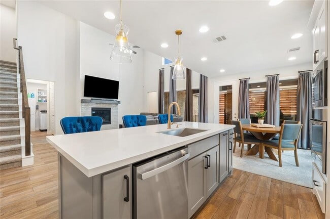 Building Photo - 212 Gary Wayne Dr