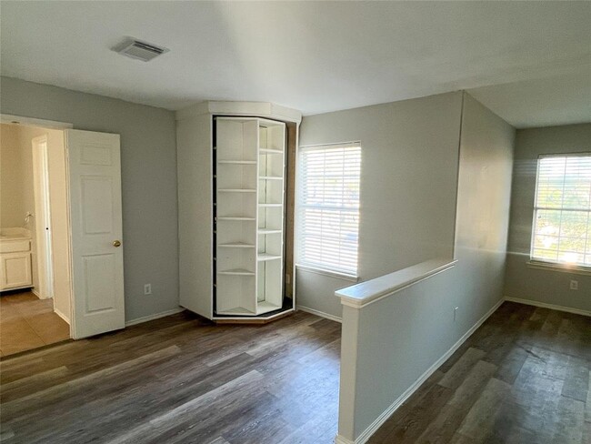 Building Photo - 2511 Marble Manor Ln