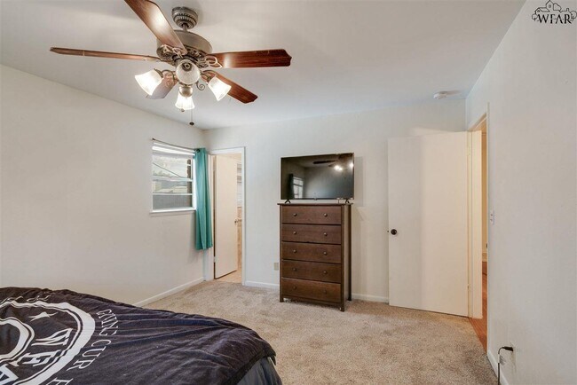 Building Photo - 2406 Picadilly Ln