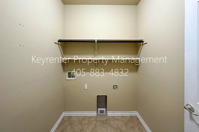 Building Photo - Stunning 5BD, 2 1/2 BTH Home Seconds away from John Kilpatrick Turnpike in YUKON!