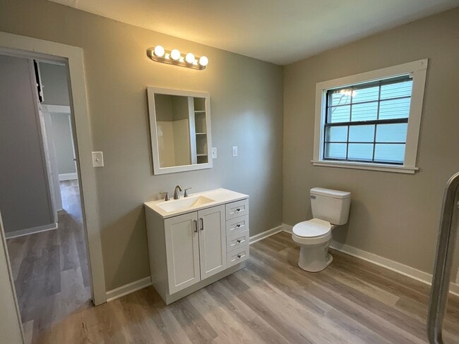 Building Photo - Newly Updated 2 bedroom / 1 bathroom house...