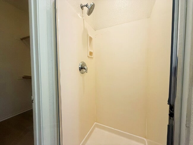 Building Photo - "Charming 3-Bed, 2-Bath Oasis with 1,430 Sq Ft in Phoenix's Heart!"