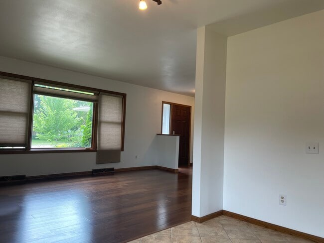 Building Photo - 323 Santa Fe Trail