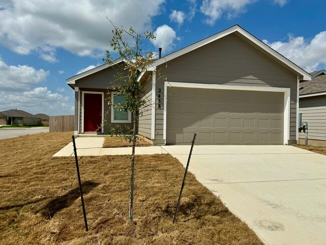 Primary Photo - Modern 4-Bedroom Home with Community Pool ...