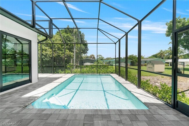 Building Photo - 2769 Van Buren Ave