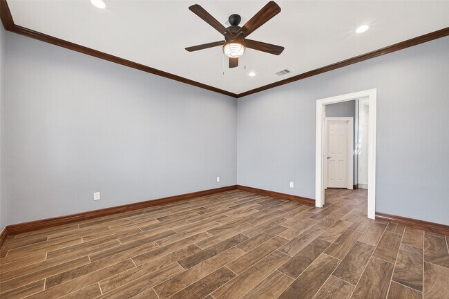 Building Photo - 2410 Engeling Rd