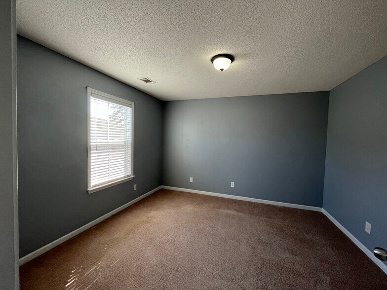 Building Photo - 209 Courthouse Ln