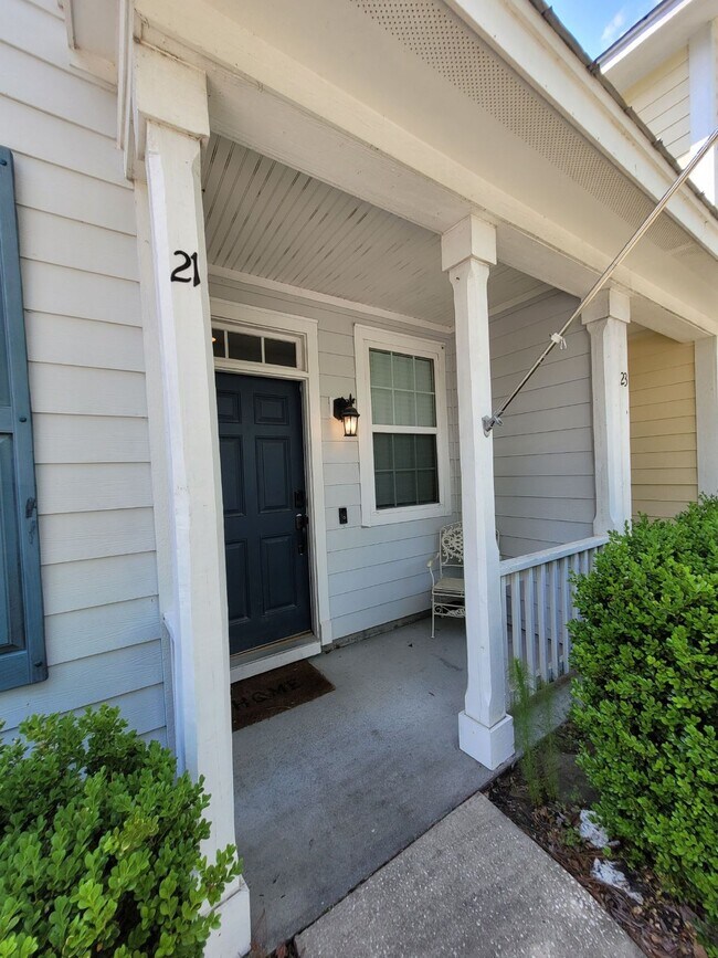 Building Photo - Spacious Three Bedroom Townhome in Wellstone!