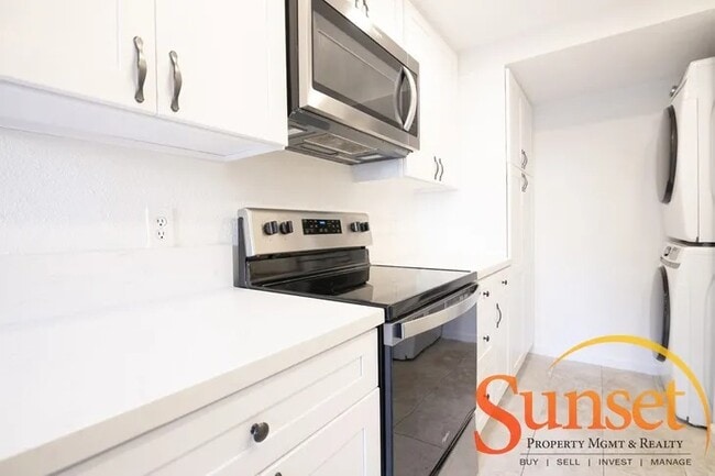 Building Photo - 7755 Starling Dr