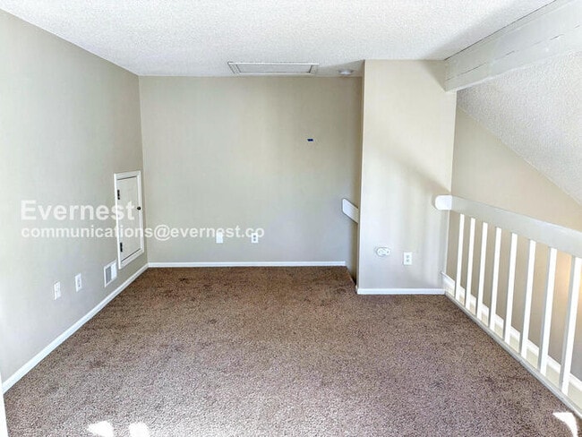 Building Photo - 2924 Ross Dr