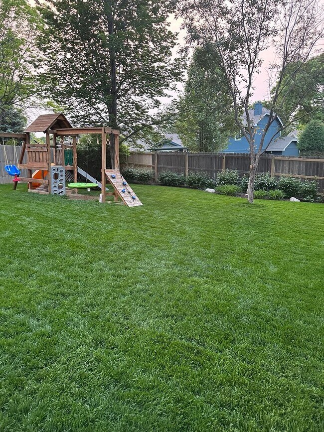 Building Photo - Beautifully Updated Pepperwood Three Bedroom!