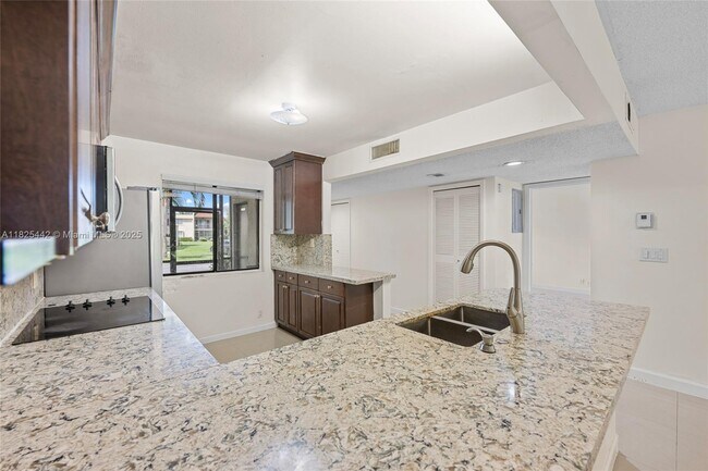 Building Photo - 16491 Blatt Blvd
