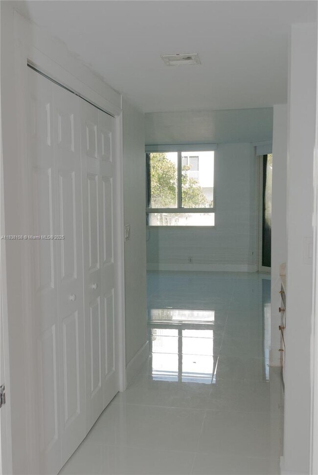 Building Photo - 141 Crandon Blvd