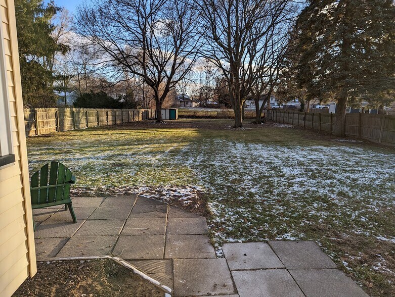 Building Photo - 486 Brookview Dr