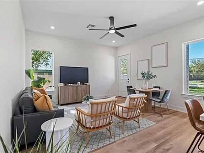 Building Photo - 6532 Weston St