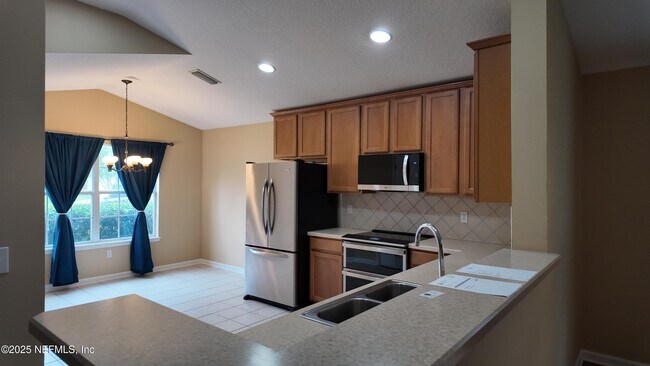 Building Photo - 1060 Beckingham Dr