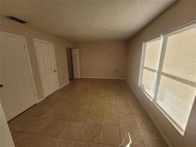Building Photo - 1802 Barton Dr