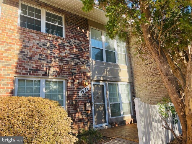 Building Photo - 1949 Kennedy Dr