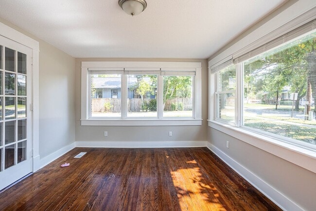 Building Photo - 20 Marion Ave