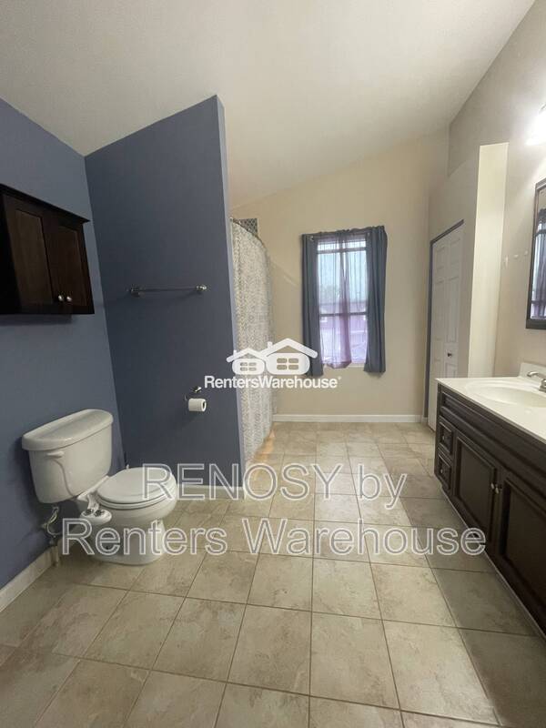 Building Photo - 8203 Watersedge Rd