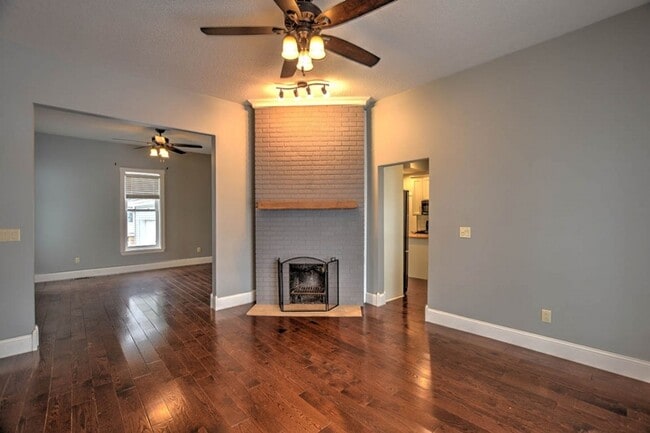 Building Photo - Small Town home ready for lease!