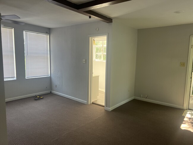 Building Photo - 2129 Ford St