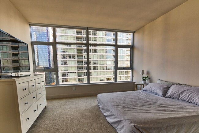 Building Photo - 2bd/1.75ba Seattle Condo