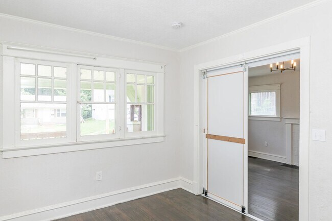 Building Photo - 2024 E 48th Terrace
