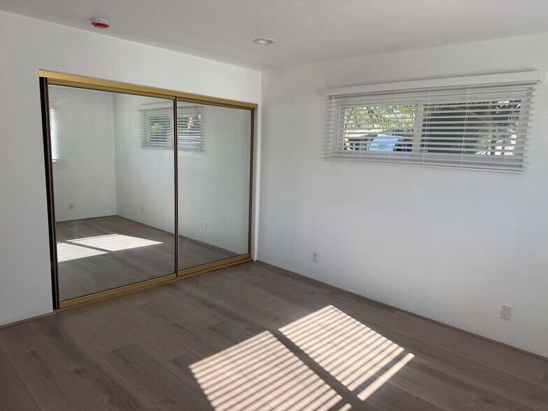 Building Photo - 2528 Bowdoin Pl