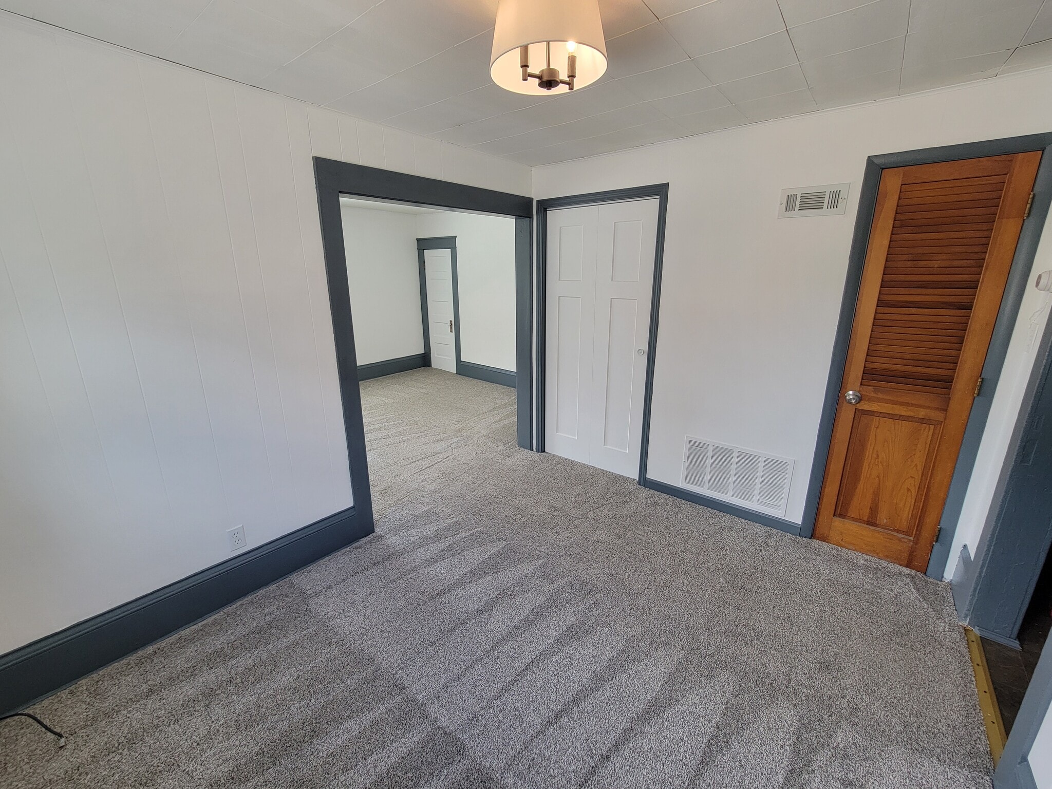 Dining Room - 607 Manchester St