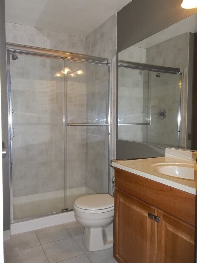Building Photo - $0 DEPOSIT OPTION. SPACIOUS 2-BEDROOM, 2-B...