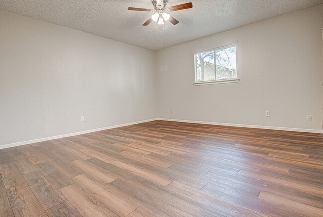 Building Photo - 819 Sirocco Dr