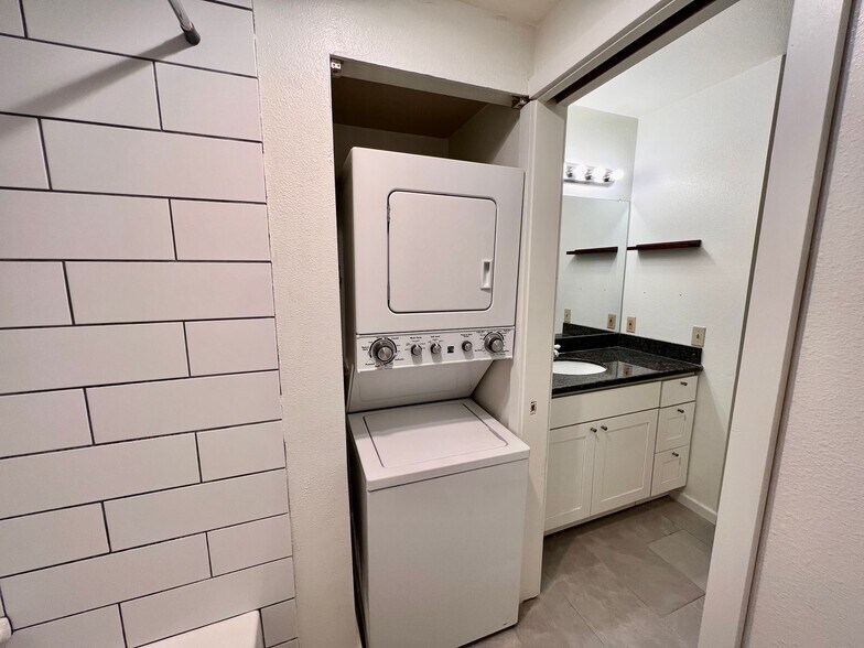 Building Photo - Underground Parking Spot!!!