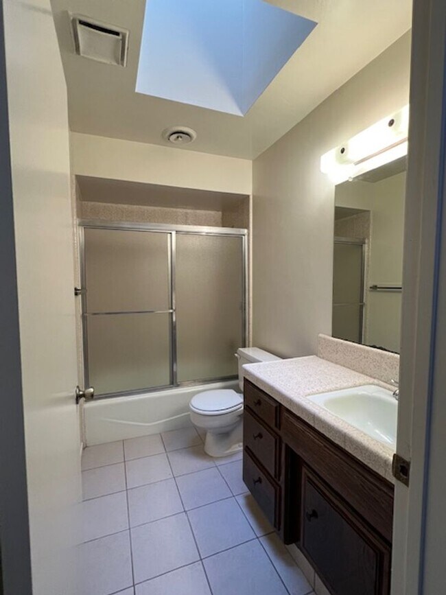 Building Photo - 7405 Quailwood Dr