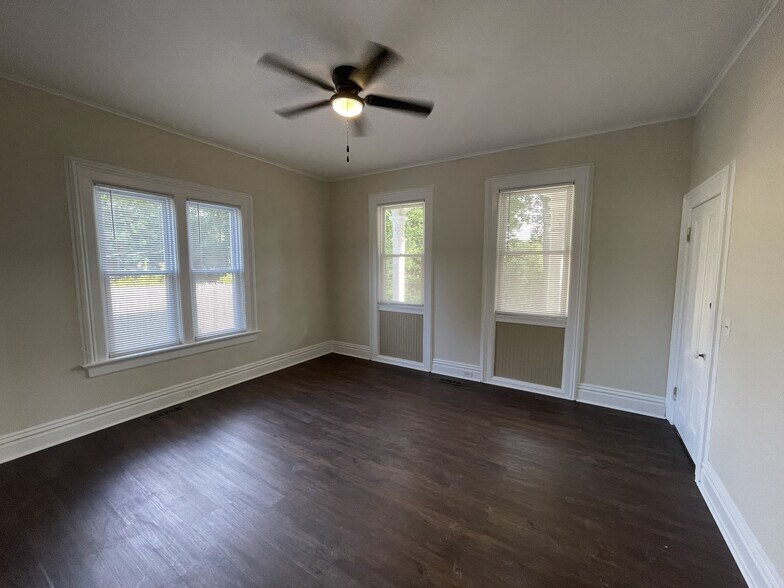 Family Room - 9 Glen Arden Ln