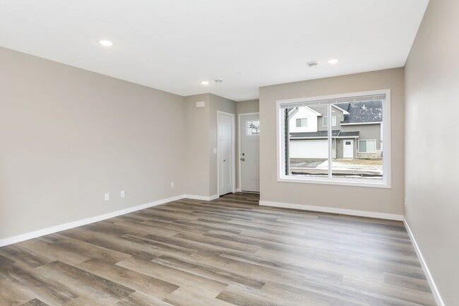 Building Photo - Like New, for RENT 3bd 3ba 2 car attached garage END UNIT available June 01