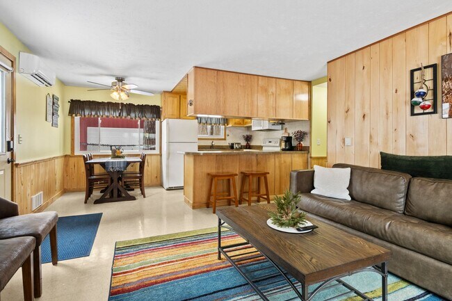 Building Photo - Fully Furnished 2-Bedroom Home Near Hodenp...