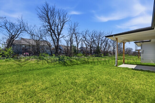 Building Photo - 613 Elmwood St