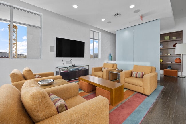 Building Photo - 300 S Australian Ave