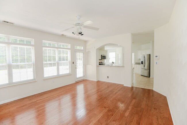 Building Photo - Gorgeous 5 Bedroom Rental in Virginia Beach