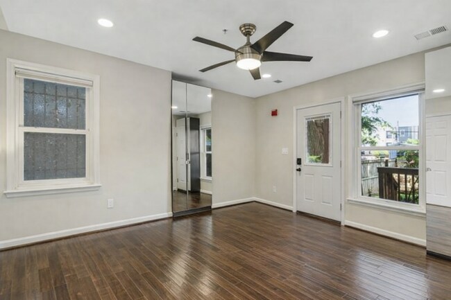 Building Photo - Bright, modern Capitol Hill 1 bed/1 bath condo with private outdoor space and secured parking