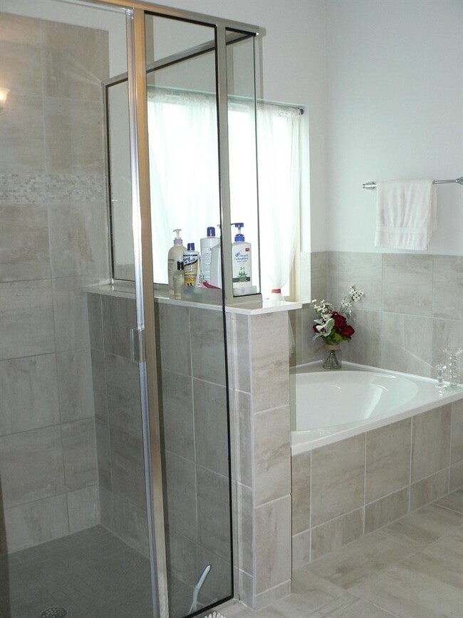 Building Photo - 5900 Bucine Cv