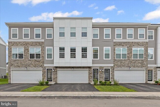 Building Photo - 122 ADA Hightower Ave