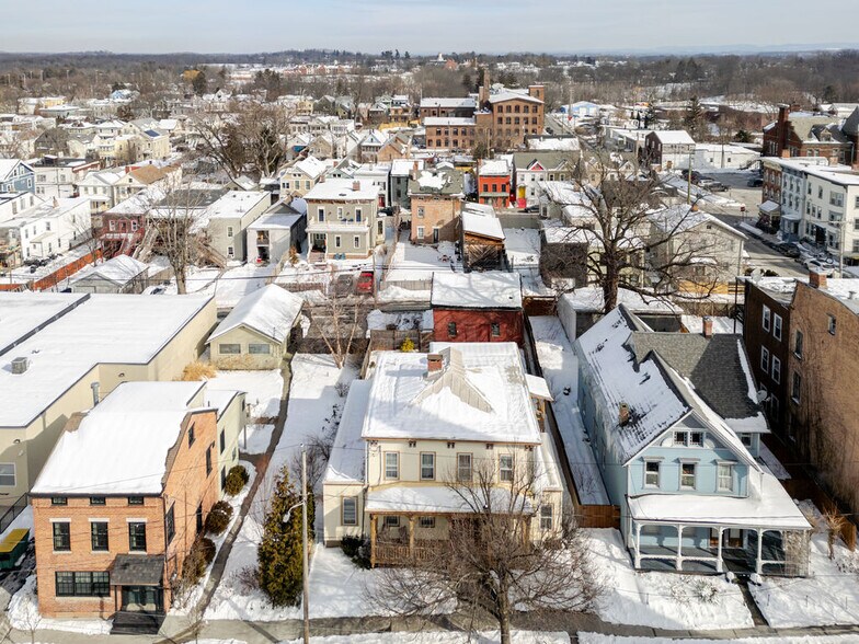 Building Photo - 552 Columbia St