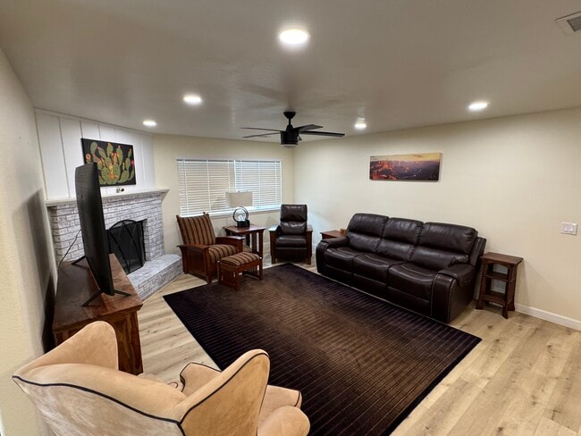 Building Photo - 368 Dogwood Ln
