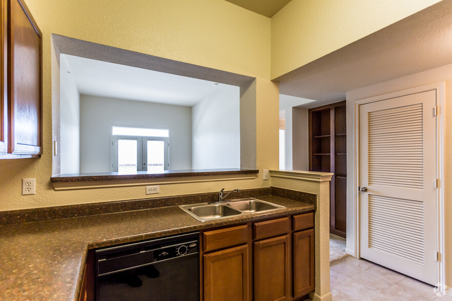 1BR, 1BA - Verona - 763 SF - Kitchen - Reserve At Cedar Lodge - Furnished available!