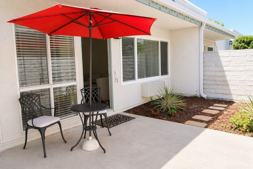 Building Photo - 950 Avenida Carmel